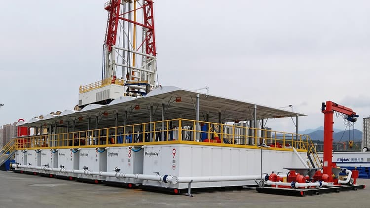 mud mixing system is specially equipped with a 360° rotating jib crane